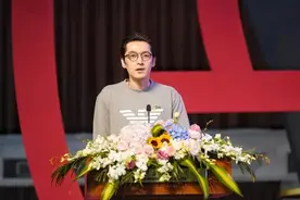 胡歌在上戏开学典礼的发言冲上热搜！但重要的，不是他说了什么图片