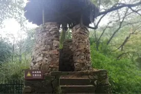 白公馆、渣滓洞瞻仰革 命烈士图片