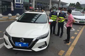 这部新车上路才6天，还没进过加油站就要被暂扣图片