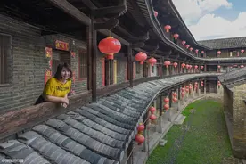 广东梅州石方楼，罕见的客家方形围屋，号称“世界民居建筑奇葩”图片