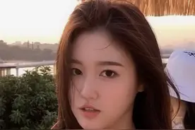 火山小视频美女大盘点（二）：撞脸当红女星的小姐姐，太会穿了图片