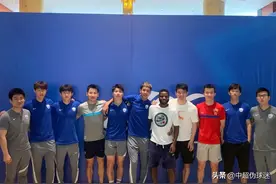 回忆杀！9名江苏球员重聚合影，今已身穿不同球队的球衣图片