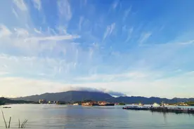 你在山上看海，我在海上看山，深圳排牙山三面环海，海上看更壮观图片