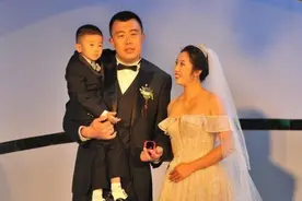 四消息！韩德君得千金，郭艾伦逛商场，山西试训阿迪力，晓川暖心图片