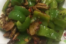 家常菜，青椒炒肉，做法简单，美味下饭，一道不错的下饭菜图片