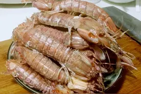 吃那么多年海鲜，才知道皮皮虾自带“拉链”，学会后3分钟剥一盘图片