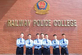 【高考必胜】致我们的警色青春--坚定理想，追梦路上不言弃！图片