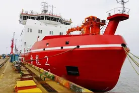 中国“雪龙2”号极地科考船，排水量为13996吨，速度约为13节图片