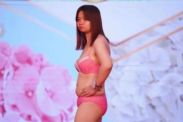 大学游泳课鸡皮肤