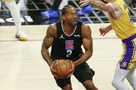 莱昂纳德右膝前交叉韧带部分撕裂，已完成手术图片