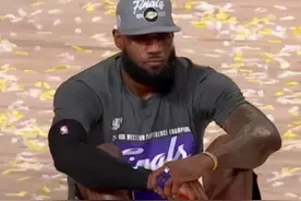 NBA全明星赛编年史2004：詹姆斯首次参加全明星图片