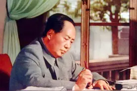 哨兵杨梅生：第一次见面就将毛主席拦在门外，后被授予中将军衔图片