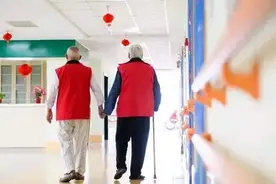 70岁的大爷坦言：住进养老院才发现，这里也有高低贵贱之分图片