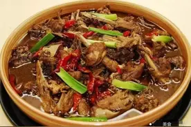 每只鸭子在南雄都逃不过的命运——酸笋鸭图片
