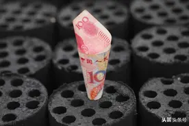 10月份养老金到账，部分退休人员收到取暖补贴，发了多少钱？图片