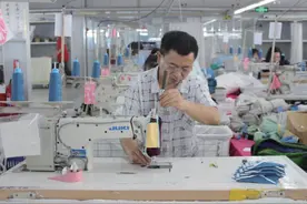 残疾人变身维修工，精湛技术人人夸赞图片