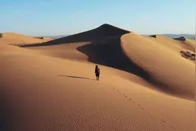 假日必去露营地，沙漠星空，向野而生图片