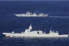 中俄海军展开联合行动，10艘军舰环绕日本航行，发出明确信号图片