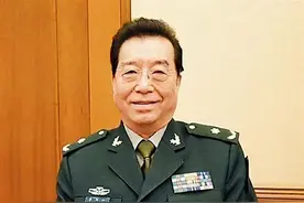 李双江妻子梦鸽呼吁大家对儿子李天一“宽容”引网友不满图片