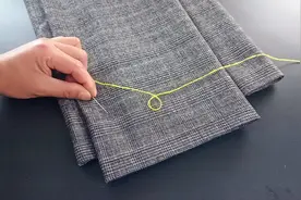 阔腿裤子太宽不用剪，简单一招搞定，大裤脚变小脚裤，方法太棒了视频封面