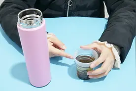 保温杯不能装什么？原来这五种水都不适合装，看看你都知道吗视频封面