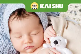 “我站不起来啊”1岁留守女童摔倒对着监控喊爸爸，看哭千万网友图片
