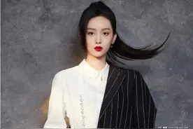 爆火的周也撞衫白展堂？一年十部作品，《1921》中饰演杨开慧图片