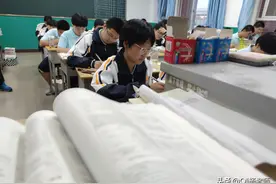 孩子上高一，第一次月考刚考完，考砸了，家长该怎么安慰和鼓励？图片