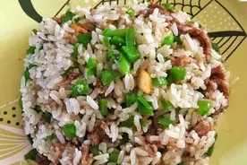 牛肉炒饭家常做法，美味可口，健康营养图片