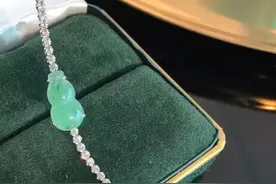 珠宝欣赏---翡翠葫芦满钻手链图片