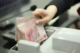 因不满银行柜员态度，北京富豪一怒取走存款，银行行长上门道歉图片