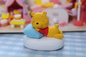 睡觉的维尼熊好可爱呀！喜欢吗？跟着教程一起做吧图片