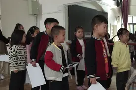 小精灵口腔走进小哈佛蒙特梭利幼儿园开展免费涂氟活动图片