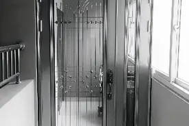 业主在公共过道安装钢纱门被诉侵权 法院：占用建筑物共有部分，应拆除恢复原状图片