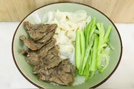 出乎意料的简单，卤牛腱是早餐快手菜中佼佼者，其中有关键告诉你图片