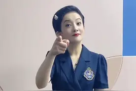 40岁金铭瘦脱相引担忧！短发造型被指老气，北大毕业后至今未婚图片