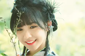 赖美云才153吗？一袭旗袍穿出好比例，小个子也有大身材图片