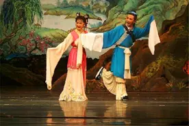 王小亚回忆母亲严凤英：坎坷的从艺路，婚姻多波折图片