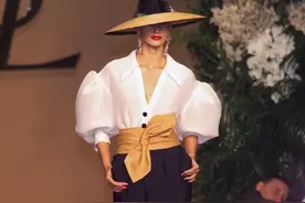 时尚穿搭「Yves Saint Laurent Spring 2001 ​ ​​​」图片