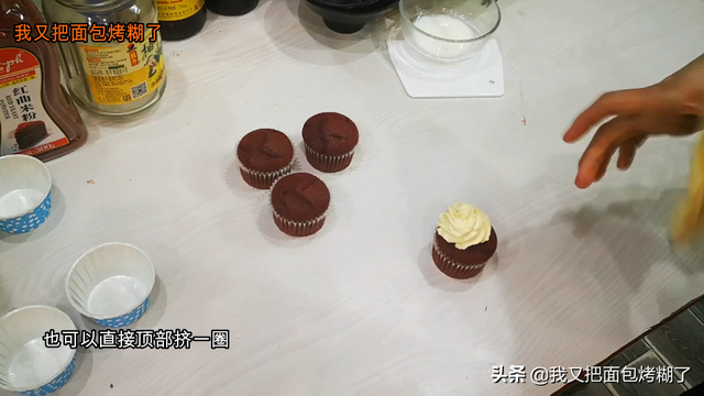 红丝绒蛋糕是什么材料做的（烘焙师教你做红丝绒蛋糕）