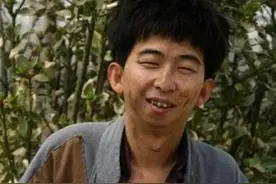 天生矮丑的巨兴茂，为何总能步步为营，不光当大导还抱得娇妻归？图片