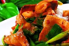 一根萝卜400克五花肉60克豆酱，做出美味回锅肉，色正肉香真开胃图片