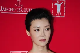 车晓的豪门情史，靠美貌征服了百亿富豪，闪婚闪离改变了她的一生图片