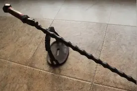 冷兵器时代的铁鞭的威力有多大？铁鞭可当百万兵不只是说说视频封面