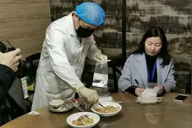 “领导给你夹菜，吃不吃”？疾控专家做了这个实验图片