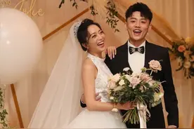 恭喜！34岁黑涩会美眉办婚礼，神秘老公首曝光，难得聚齐7姐妹图片