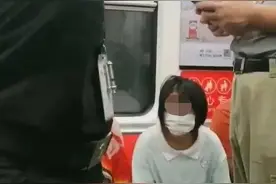 深圳地铁保安让乘客给外国人让座，岂能如此强势？图片