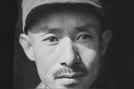 他是满清贵族出身，资历可评元帅，44岁去世，毛主席亲写挽联盛赞图片