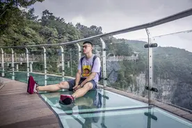 登天门山九百九十九级台阶，玻璃栈道上领略张家界秀美景色图片