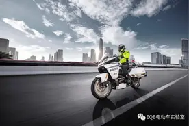续航150km！春风首款300级性能电摩发布图片